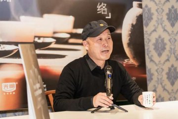 Il Professore Li Hui 李辉 utilizza la scienza per spiegare i meridiani nel tè