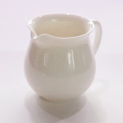 Bílý porcelánový slíváček 200 ml