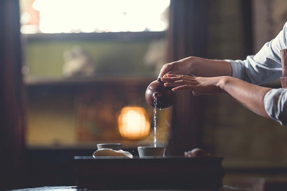 Preparazione del tè Pu-erh dopo il risveglio delle foglie